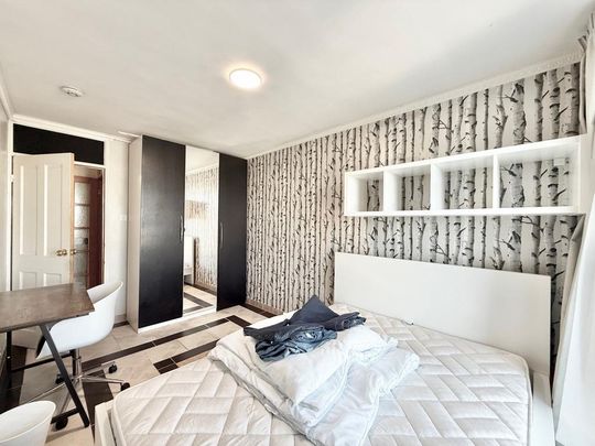 4 bedroom flat to rent - Photo 1