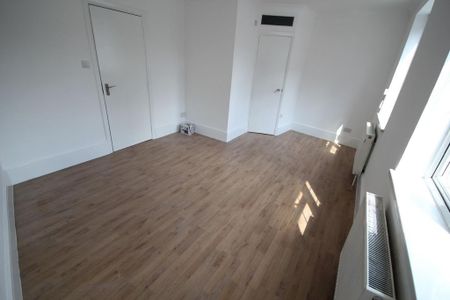 House share to rent - Photo 3