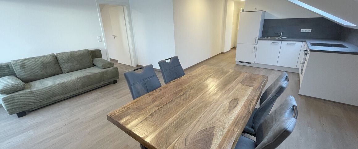 Bonn-Beuel: Schicke, möblierte Dachgeschosswohnung – sofort einziehen und wohlfühlen! - Foto 1