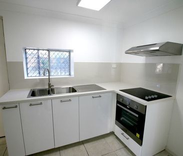 GREAT FAMILY HOME WITH DUAL LIVING POTENTIAL - Photo 2