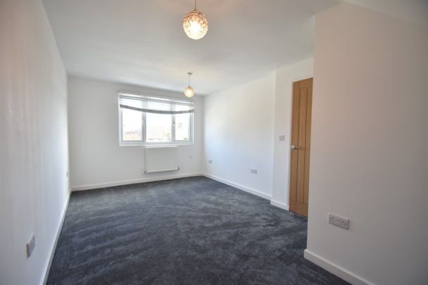 4 bedroom semi-detached bungalow to rent - Photo 1