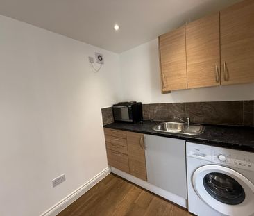 self contained studio flat inclusive of bills 950£ - Photo 5
