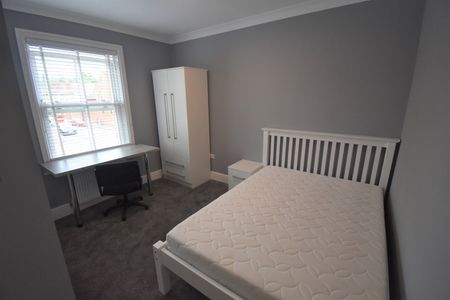 2 Bed Flat, Addington Road, RG1 - Photo 2