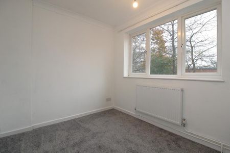 4 bedroom semi-detached house to rent - Photo 3