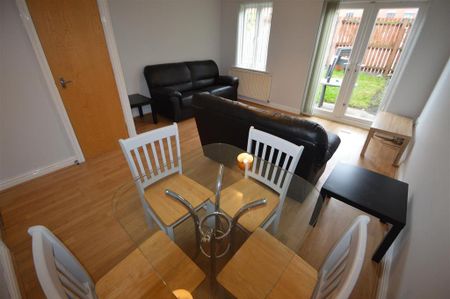 4 bedroom townhouse to rent - Photo 2