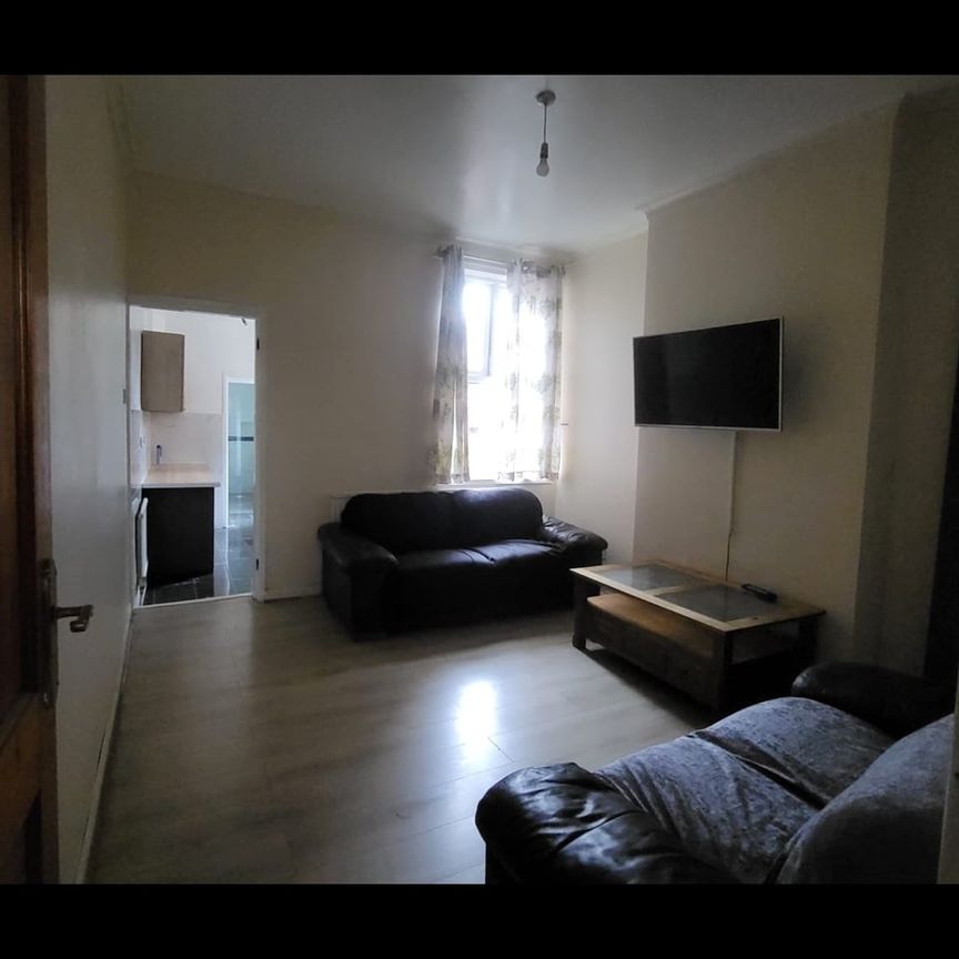 4 Bed Terraced House, Ullswater Street, LE2 - Photo 1