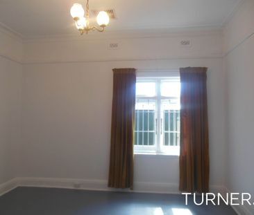 CHARACTER FAMILY HOME IN SOUGHT AFTER LOCATION - Photo 4