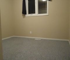 Main Floor with In-Suite Laundry in Sylvan Lake! - Photo 4