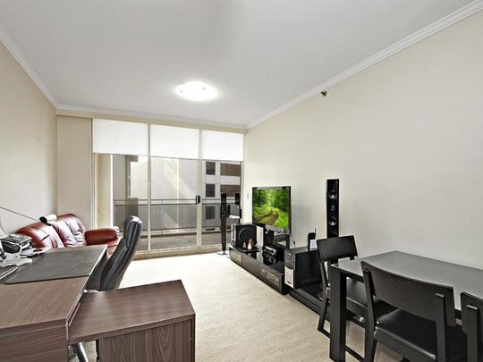 Spacious One Bedroom Retreat with Secure Parking - Photo 1