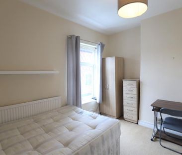 4 bedroom terraced house to rent - Photo 3
