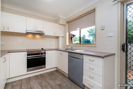 Spacious & Convenient 3-Bedroom Townhouse in Prime Kingswood Location! - Photo 3