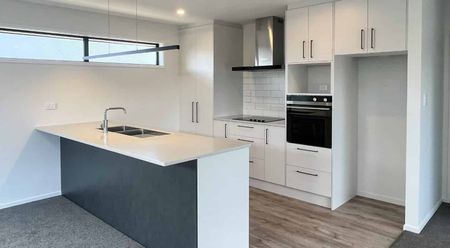 Brand New Casebrook Beauty - Photo 4