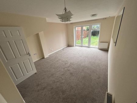 3 bedroom townhouse to rent - Photo 2