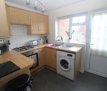 2 bedroom end of terrace house to rent - Photo 3