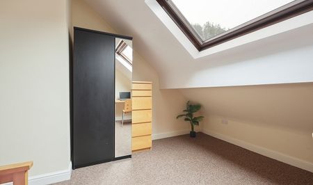 Gorgeous 4 bedroom property - Photo 3