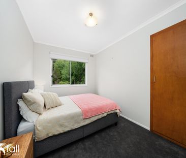 Modern, low maintenance city fringe living - Photo 2