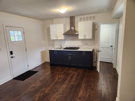 For Lease - 452 D'arcy Street Unit# Unit # 2, Newmarket, Ontario - Photo 5