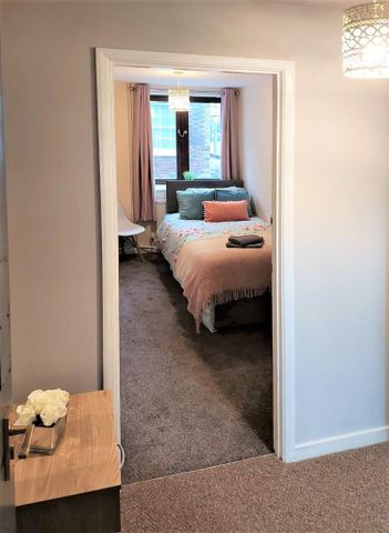 1 bedroom in a house share to rent - Photo 2