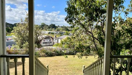 Grand Villa with Old-World Elegance and Modern... - Photo 4