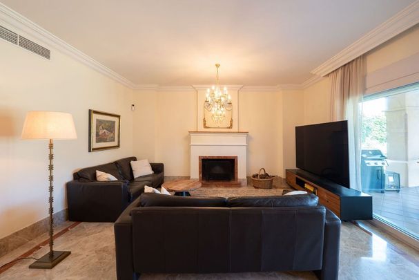 3 room luxury House for rent in Marbella, Andalusia - Photo 1