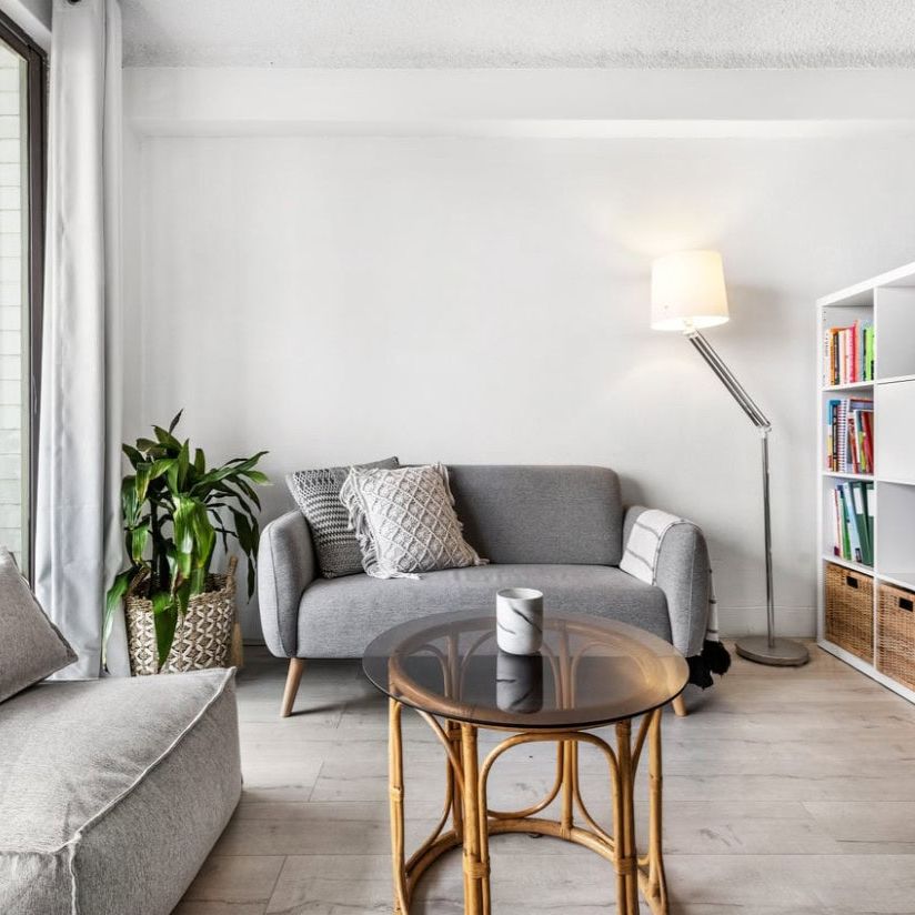 Lifestyle pad with large balcony and city backdrop views | Feel good bright & airy interiors - Photo 1