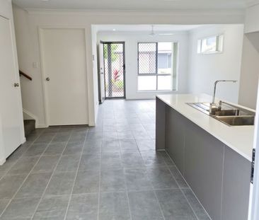 AVAILABLE 15/04/26 - 3 BED 2 BATH TOWNHOUSE WITH DUCTED AIR - Photo 6