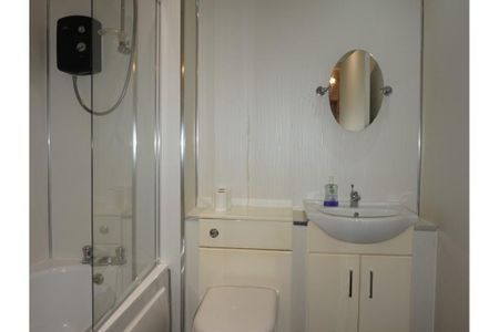 2 bedroom flat to rent - Photo 4