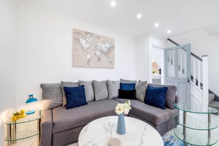 3 bedroom detached house to rent - Photo 3