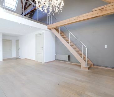 Stijlvolle en ruime duplex in de historische stadskern - Photo 1