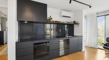 Sophisticated city apartment with office! - Photo 3