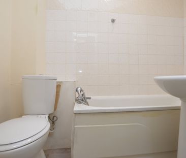 Studio Flat to rent - Woolstone Road, London, SE23 - Photo 2