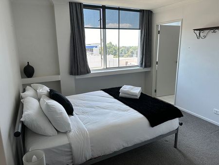 Fully Furnished 2BR Apt in Hamilton Central - Photo 4