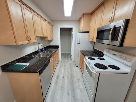 3 Beds & 1.5 Baths Apartment Style Property In Wildwood Area - Photo 1