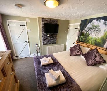 2 bedroom end of terrace house to rent - Photo 5