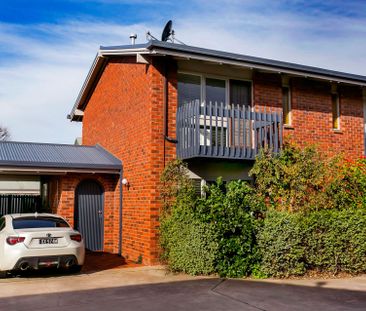 City Fringe 2 bedroom townhouse in well maintained garden setting - Photo 6