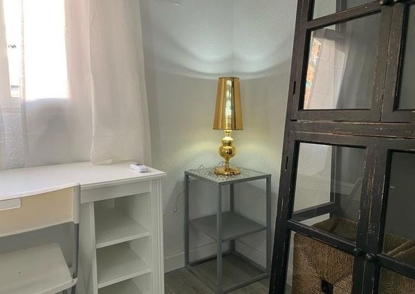 Calle de Concepción de la Oliva, Madrid, Community of Madrid 28021