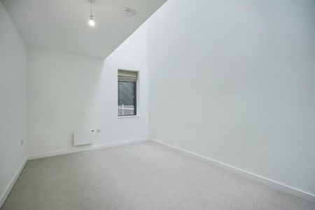 4 bedroom end of terrace house to rent - Photo 5