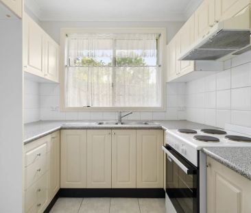 Convenient Townhouse in Prime Location - Photo 6