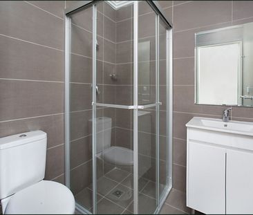 3 Bedroom Townhouse with 3 Bathrooms & 3 Car garage - Photo 5