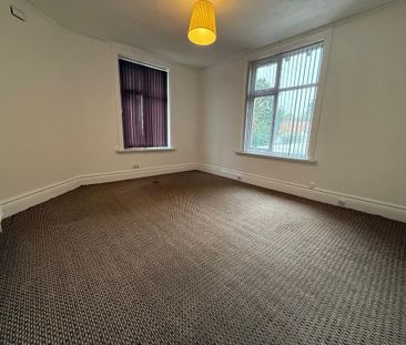 3 bedroom flat to rent - Photo 4