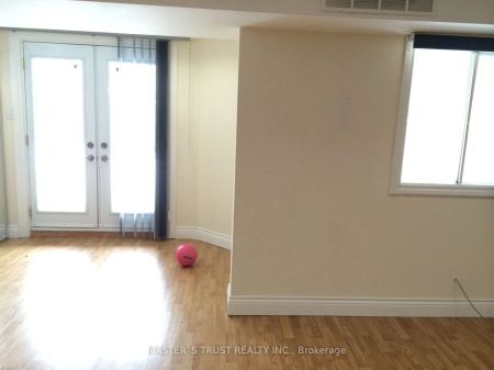 Property For Lease | W9030283 - Photo 4