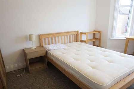 Bedroom Detached House In Charminster, BH8 - Photo 5