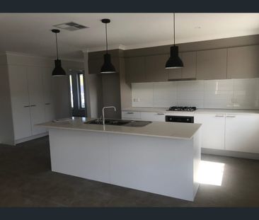 16 Zelman Dr, Warragul, Vic 3820 - Photo 1