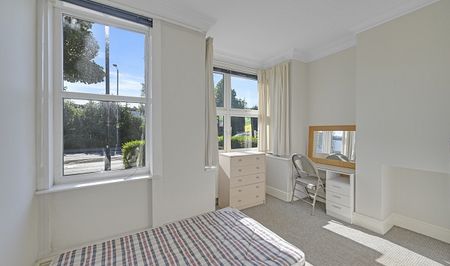 Spacious 5-Bed Student House - Photo 5