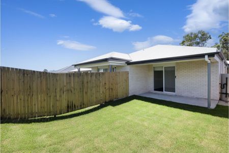 2 Bed Home With Large Fully Fenced Backyard - Photo 5