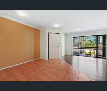 19/5 Railway Street, Southport, Qld 4215 - Photo 2