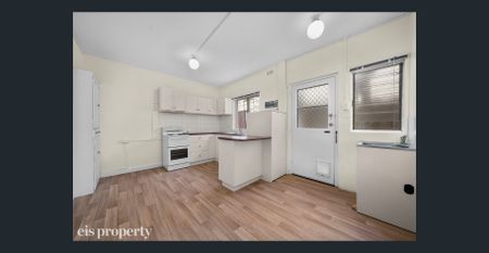 Sunny And Fresh Two Bedroom Apartment - Photo 4