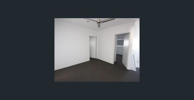 Beautiful Home with large side access! - Photo 1