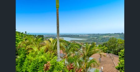 SPACIOUS THREE BEDROOM, DUPLEX WITH AMAZING VIEWS! - Photo 5