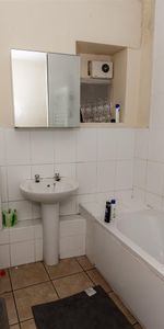Room For Rent Laura Street, Pontypridd - Photo 4